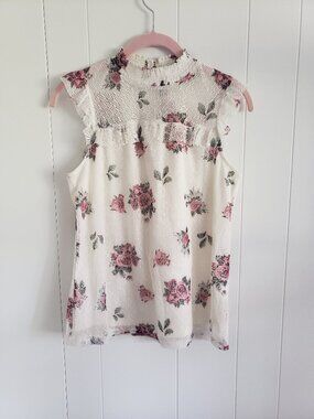 No Boundaries Flowery Frilly Blouse Size M (7-9)